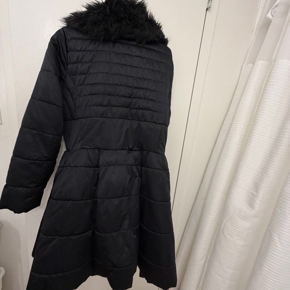 VENUS XL Black Puffer Pleated Dress Coat w/ Faux Fur (Fur worn) has been washed. - Picture 9 of 9